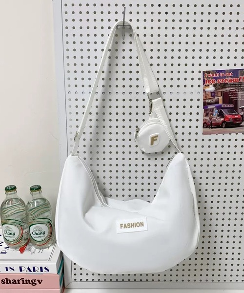 LA VORAGINE（ラ ヴォラジネ）の「ラウンドショルダーバッグ　ミニポーチ付き（ショルダーバッグ・レディース・Red/White/ブルー/Black/アイボリー・FREE）」の16枚目の写真