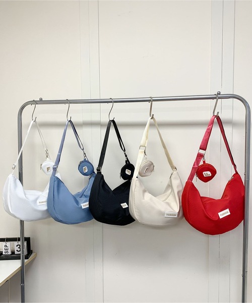 LA VORAGINE（ラ ヴォラジネ）の「ラウンドショルダーバッグ　ミニポーチ付き（ショルダーバッグ・レディース・Red/White/ブルー/Black/アイボリー・FREE）」の20枚目の写真