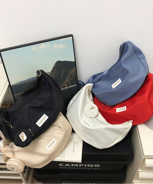 LA VORAGINE（ラ ヴォラジネ）の「ラウンドショルダーバッグ　ミニポーチ付き（ショルダーバッグ・レディース・Red/White/ブルー/Black/アイボリー・FREE）」の21枚目の写真