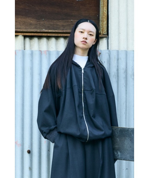 ENFOLD(エンフォルド)の「STTRUCTURED HOODIE(その他アウター・レディース・ダークネイビー/チャコールグレー・38)」の2枚目の写真