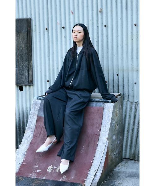 ENFOLD(エンフォルド)の「STTRUCTURED HOODIE(その他アウター・レディース・ダークネイビー/チャコールグレー・38)」の5枚目の写真