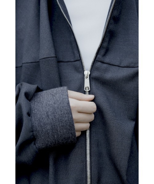 ENFOLD(エンフォルド)の「STTRUCTURED HOODIE(その他アウター・レディース・ダークネイビー/チャコールグレー・38)」の7枚目の写真