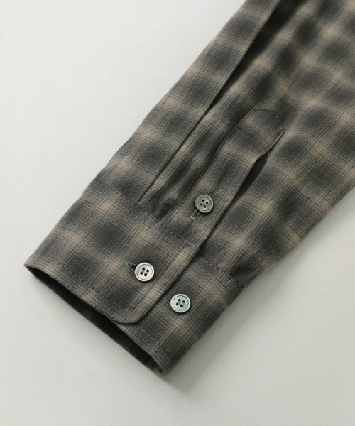INDUST（インダスト）の「ヘイゼルチェックシャツ（カーキ）（シャツ/ブラウス・レディース・ネイビー・1(S)/2(M)/3(L)）」の4枚目の写真
