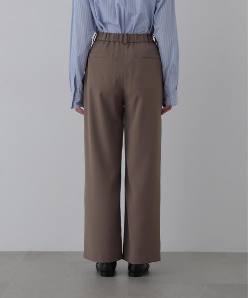 N.(N. Natural Beauty Basic)(エヌエヌナチュラルビューティーベーシック)の「タックワイドパンツ(その他パンツ・レディース・ブラウン/ブラック/オフホワイト・MEDIUM/SMALL)」の5枚目の写真