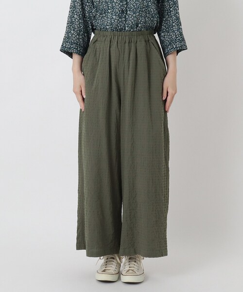 one'sterrace(ワンズテラス)の「綿レーヨンPU 10分丈ワイドパンツ(その他パンツ・レディース・カーキ系5/ネイビー系5/ブラック系8・02)」の4枚目の写真