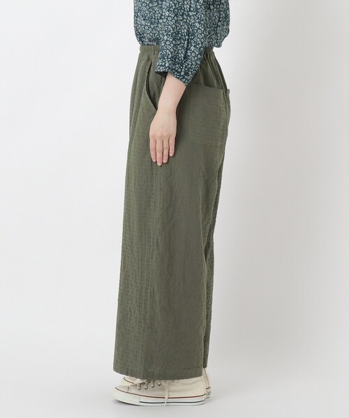 one'sterrace(ワンズテラス)の「綿レーヨンPU 10分丈ワイドパンツ(その他パンツ・レディース・カーキ系5/ネイビー系5/ブラック系8・02)」の5枚目の写真