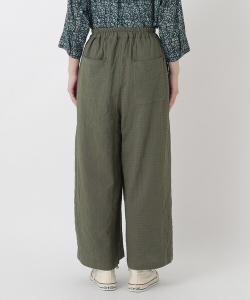 one'sterrace(ワンズテラス)の「綿レーヨンPU 10分丈ワイドパンツ(その他パンツ・レディース・カーキ系5/ネイビー系5/ブラック系8・02)」の6枚目の写真