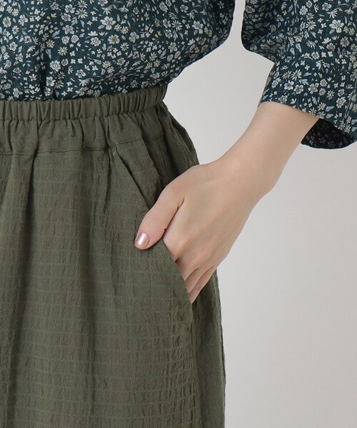 one'sterrace(ワンズテラス)の「綿レーヨンPU 10分丈ワイドパンツ(その他パンツ・レディース・カーキ系5/ネイビー系5/ブラック系8・02)」の8枚目の写真