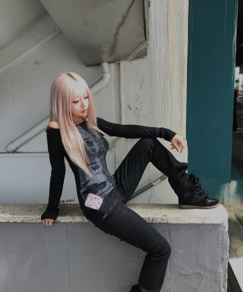 FANCY CLUB(ファンシークラブ)の「ウェブスタッド オフショルダー (BLACK) F26ZB525(Tシャツ/カットソー・レディース・その他・FREE)」の1枚目の写真
