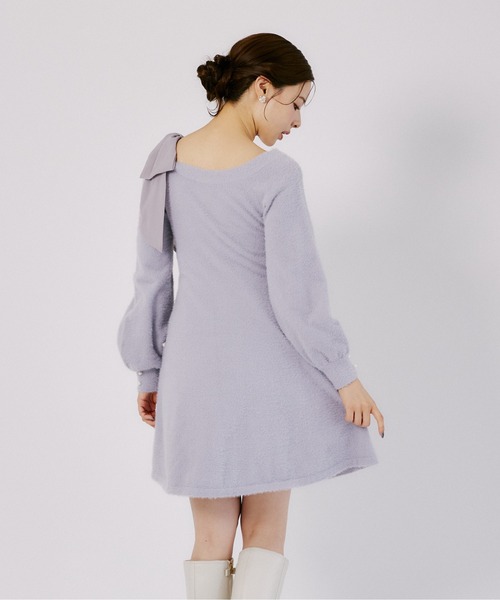 tocco closet（トッコ　クローゼット）の「袖口パール付き肩リボンワンショルシャギーニットワンピース（ワンピース・レディース・ブルー/ピンクベージュ・M）」の7枚目の写真