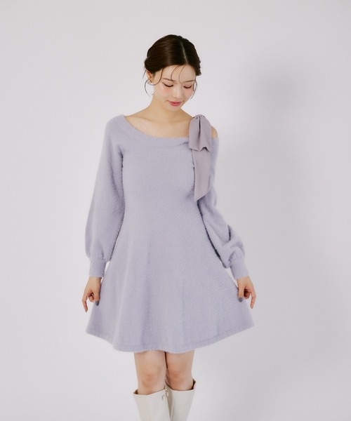 tocco closet（トッコ　クローゼット）の「袖口パール付き肩リボンワンショルシャギーニットワンピース（ワンピース・レディース・ブルー/ピンクベージュ・M）」の3枚目の写真