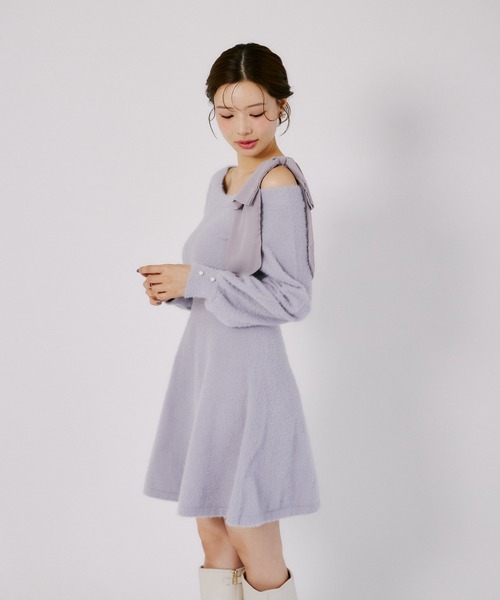 tocco closet（トッコ　クローゼット）の「袖口パール付き肩リボンワンショルシャギーニットワンピース（ワンピース・レディース・ブルー/ピンクベージュ・M）」の5枚目の写真