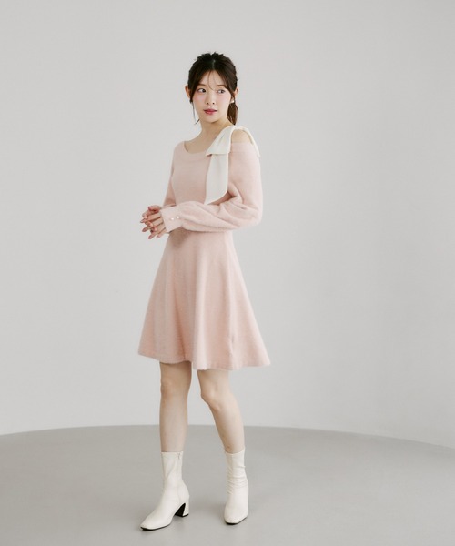 tocco closet（トッコ　クローゼット）の「袖口パール付き肩リボンワンショルシャギーニットワンピース（ワンピース・レディース・ブルー/ピンクベージュ・M）」の10枚目の写真