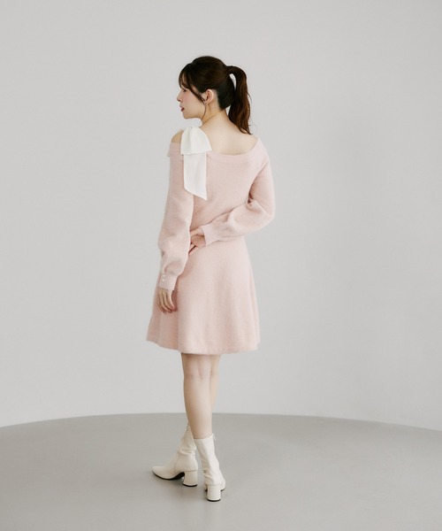 tocco closet（トッコ　クローゼット）の「袖口パール付き肩リボンワンショルシャギーニットワンピース（ワンピース・レディース・ブルー/ピンクベージュ・M）」の11枚目の写真