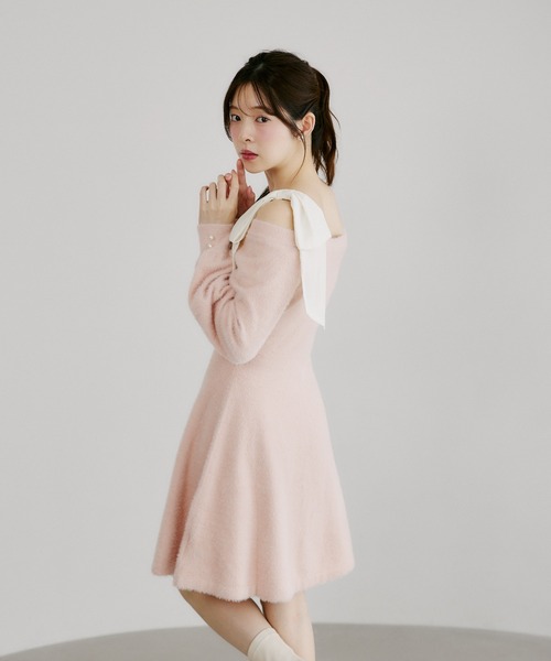tocco closet（トッコ　クローゼット）の「袖口パール付き肩リボンワンショルシャギーニットワンピース（ワンピース・レディース・ブルー/ピンクベージュ・M）」の15枚目の写真