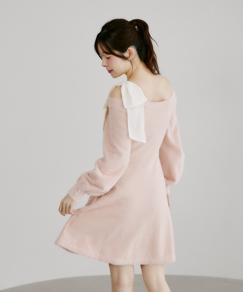 tocco closet（トッコ　クローゼット）の「袖口パール付き肩リボンワンショルシャギーニットワンピース（ワンピース・レディース・ブルー/ピンクベージュ・M）」の16枚目の写真