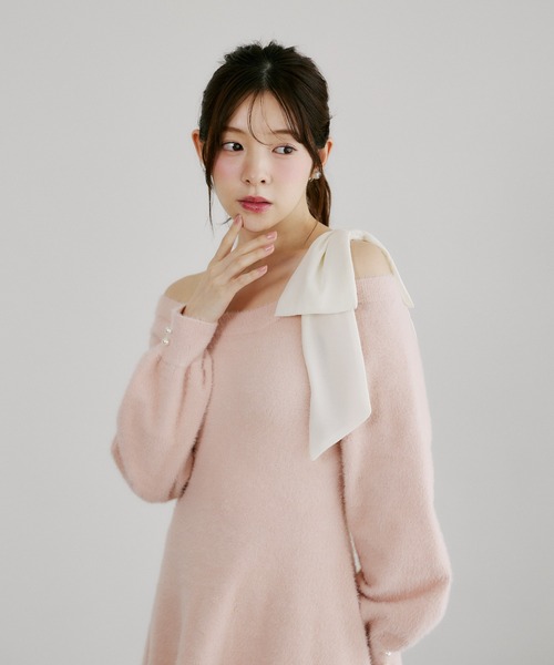 tocco closet（トッコ　クローゼット）の「袖口パール付き肩リボンワンショルシャギーニットワンピース（ワンピース・レディース・ブルー/ピンクベージュ・M）」の14枚目の写真