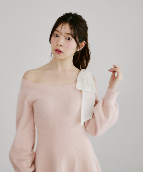 tocco closet（トッコ　クローゼット）の「袖口パール付き肩リボンワンショルシャギーニットワンピース（ワンピース・レディース・ブルー/ピンクベージュ・M）」の13枚目の写真