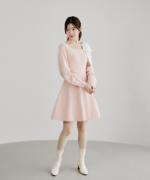 tocco closet（トッコ　クローゼット）の「袖口パール付き肩リボンワンショルシャギーニットワンピース（ワンピース・レディース・ブルー/ピンクベージュ・M）」の9枚目の写真