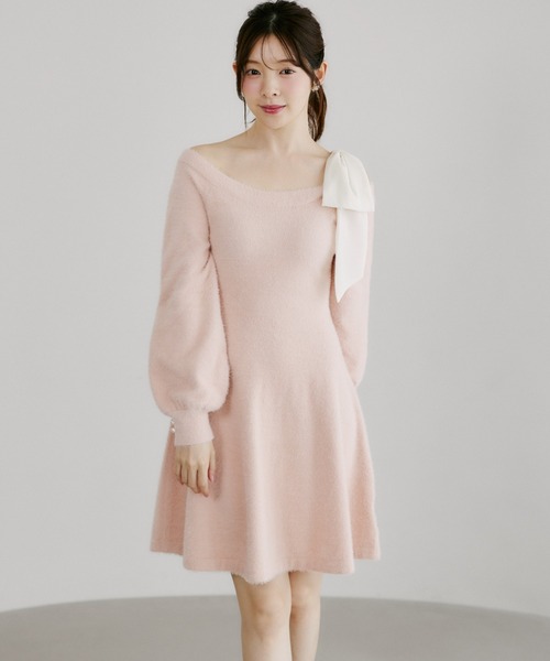 tocco closet（トッコ　クローゼット）の「袖口パール付き肩リボンワンショルシャギーニットワンピース（ワンピース・レディース・ブルー/ピンクベージュ・M）」の12枚目の写真