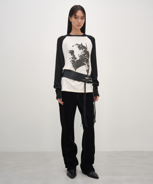 INSILENCE WOMEN（インサイレンスウーマン）の「グラフィックウォッシュ加工ラグランTシャツ ブラック（Tシャツ/カットソー・レディース・その他・SMALL/MEDIUM）」の2枚目の写真