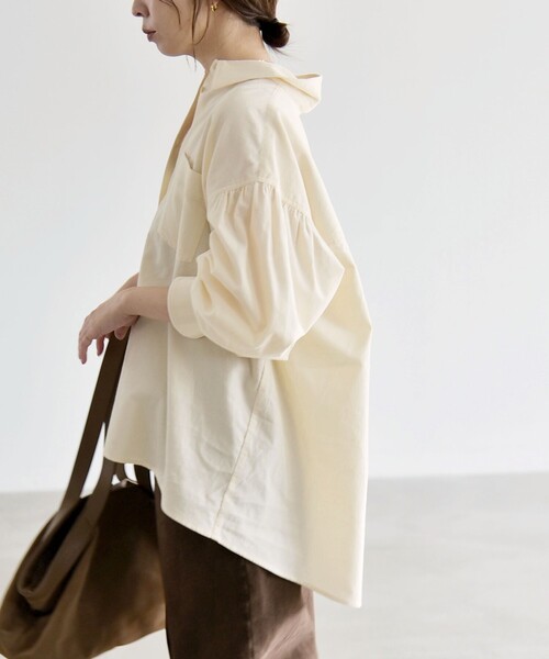 quaranciel（カランシエル）の「〈洗濯機可能〉シャツコール ギャザー レギュラーカラー ルーズ シャツ（シャツ/ブラウス・レディース・ブラウン/ナチュラル・ONE SIZE）」の6枚目の写真
