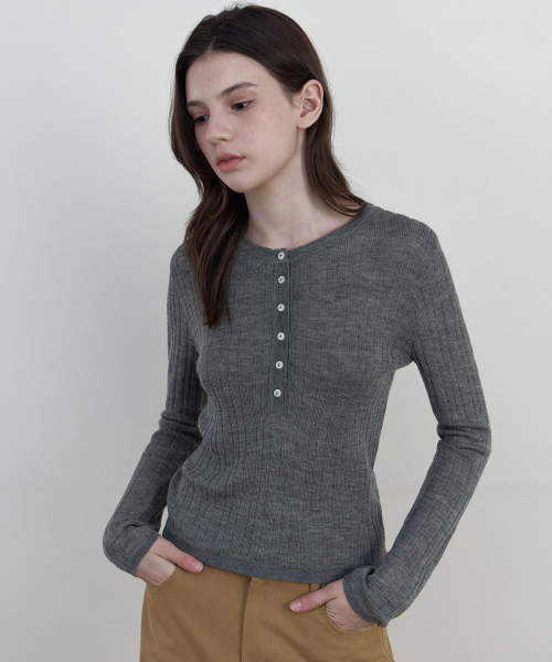 WEDNESDAYOASISFORWOMEN（ウェンズデー オアシス フォー ウーマン）の「ヴェロ リブヘンリーネックニット_GRAY(WCB6KN115)（ニット/セーター・レディース・ダークグレー・FREE）」の2枚目の写真