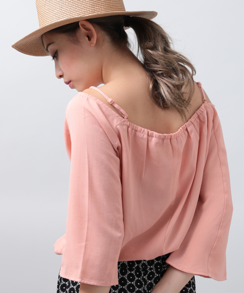 Denime（ドゥニーム）の「デザインショルダーブラウス（シャツ/ブラウス・レディース・オフホワイト/ライトピンク/ブラック・FREE）」の13枚目の写真