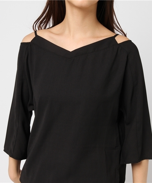 Denime（ドゥニーム）の「デザインショルダーブラウス（シャツ/ブラウス・レディース・オフホワイト/ライトピンク/ブラック・FREE）」の4枚目の写真