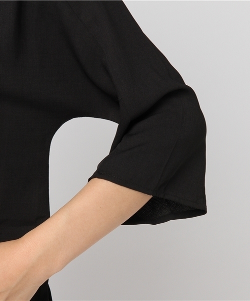 Denime（ドゥニーム）の「デザインショルダーブラウス（シャツ/ブラウス・レディース・オフホワイト/ライトピンク/ブラック・FREE）」の5枚目の写真