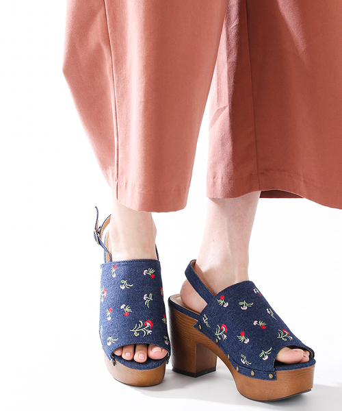 WEGO（ウィゴー）の「WEGO/刺繍ウッドタイプサンダル（サンダル・レディース・キャメル/レッド/ダークインディゴブルー/ブラック・LARGE/MEDIUM）」の3枚目の写真