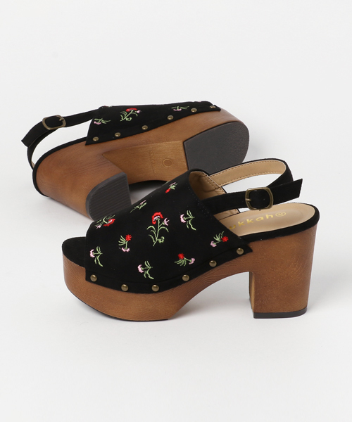 WEGO（ウィゴー）の「WEGO/刺繍ウッドタイプサンダル（サンダル・レディース・キャメル/レッド/ダークインディゴブルー/ブラック・LARGE/MEDIUM）」の5枚目の写真