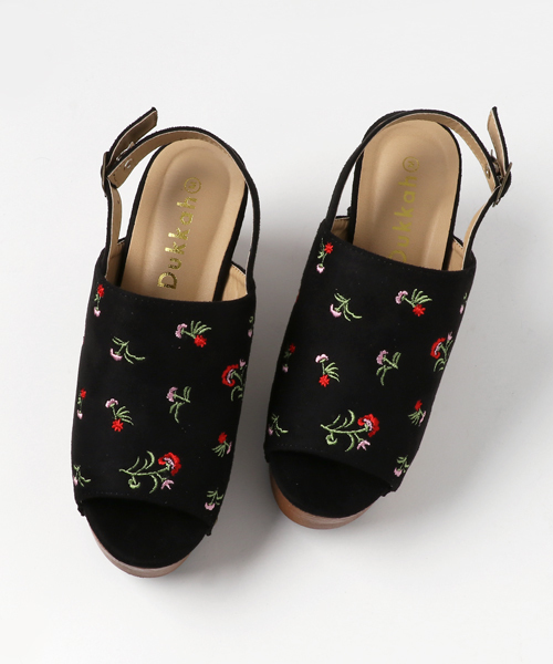 WEGO（ウィゴー）の「WEGO/刺繍ウッドタイプサンダル（サンダル・レディース・キャメル/レッド/ダークインディゴブルー/ブラック・LARGE/MEDIUM）」の6枚目の写真