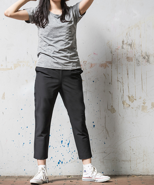 IGNIO（イグニオ）の「美シルエット ストレッチテーパードパンツ（その他パンツ・レディース・ブラック/ネイビー・M/S/LL/L）」の10枚目の写真