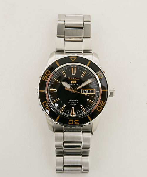 SEIKO(セイコー)の「SEIKO セイコー SEIKO5 自動巻き メタルバンド SNZH53K 155K 157K(アナログ腕時計・メンズ・ブラック×シルバー/ブラック×ゴールド/シルバー×ブルー・FREE)」の5枚目の写真