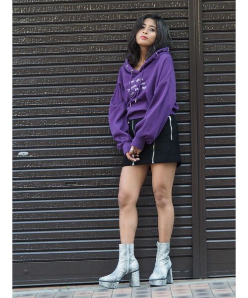 EVRIS(エヴリス)の「フェイクパイソンチャンキーヒールブーツ(ブーツ・レディース・ホワイト/レッド/ブラウン・SMALL/MEDIUM/LARGE)」の7枚目の写真