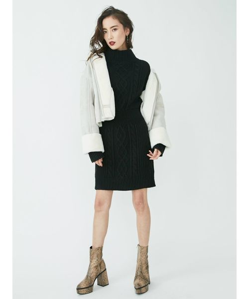 EVRIS(エヴリス)の「フェイクパイソンチャンキーヒールブーツ(ブーツ・レディース・ホワイト/レッド/ブラウン・SMALL/MEDIUM/LARGE)」の12枚目の写真