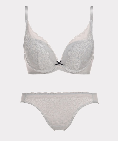 AMOSTYLE BY Triumph（アモスタイルバイトリンプ）の「デイジーレース 夢みるブラ DeepV ブラ＆ショーツセット【B,C,Dカップ】AMST1150 WHU2 + Hikini（ブラ&ショーツ・レディース・ブラック/イエロー/ミント/グレー/パープル/カーキ・B65/B70/C70/D70/B75/C65/C75/D65/D75/A70/A75/C80/D80/C75L/D75L/D80L/C80L）」の2枚目の写真