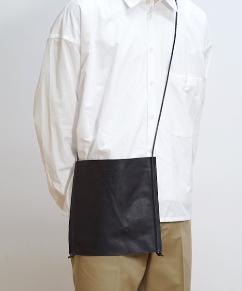 bukht（ブフト）の「bukht LEATHER BAG -M-（ショルダーバッグ・メンズ・ブラック/グレイッシュベージュ・FREE）」の6枚目の写真