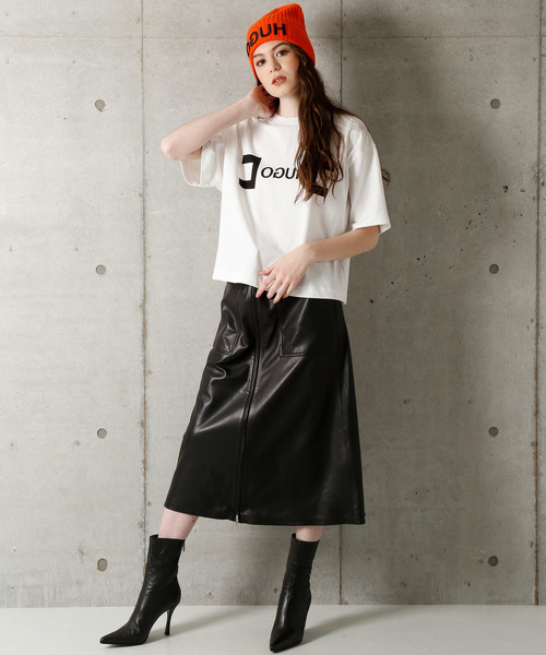 HUGO（ヒューゴ）の「ウィメンズ ボックスシルエット HUGOリバースロゴ Tシャツ（Tシャツ/カットソー・レディース・ホワイト/イエロー・XS/S/M/L）」の6枚目の写真