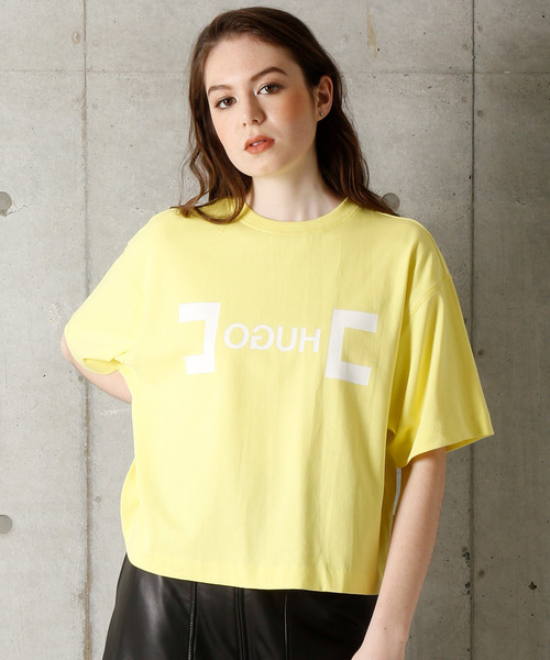 HUGO（ヒューゴ）の「ウィメンズ ボックスシルエット HUGOリバースロゴ Tシャツ（Tシャツ/カットソー・レディース・ホワイト/イエロー・XS/S/M/L）」の11枚目の写真