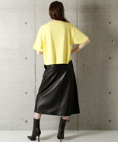 HUGO（ヒューゴ）の「ウィメンズ ボックスシルエット HUGOリバースロゴ Tシャツ（Tシャツ/カットソー・レディース・ホワイト/イエロー・XS/S/M/L）」の13枚目の写真