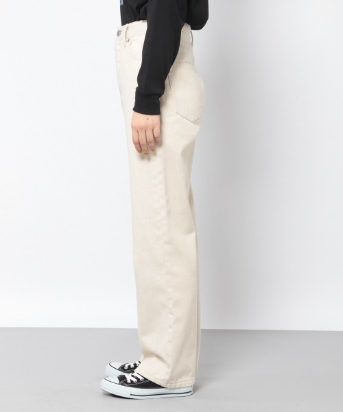 PAGEBOY(ページボーイ)の「【新色追加】クラシックストレート(デニムパンツ・レディース・オフホワイト/インディゴブルー/ブルー/ライトベージュ/ダークインディゴブルー/サックスブルー/ブラック系その他・24inch/25inch/26inch/27inch)」の15枚目の写真