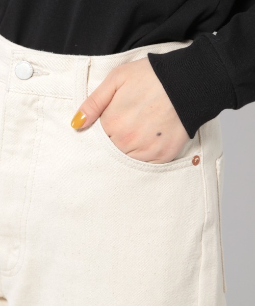 PAGEBOY(ページボーイ)の「【新色追加】クラシックストレート(デニムパンツ・レディース・オフホワイト/インディゴブルー/ブルー/ライトベージュ/ダークインディゴブルー/サックスブルー/ブラック系その他・24inch/25inch/26inch/27inch)」の18枚目の写真