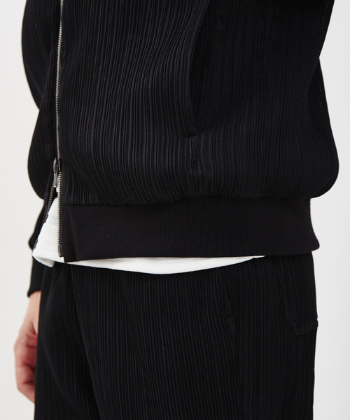 5351 POUR LES HOMMES(ゴーサンゴーイチプールオム)の「セットアップ対応 プリーツブルーゼトラックパーカー(パーカー・メンズ・ブラック・44/46/48/50)」の9枚目の写真