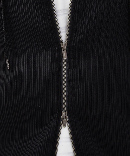 5351 POUR LES HOMMES(ゴーサンゴーイチプールオム)の「セットアップ対応 プリーツブルーゼトラックパーカー(パーカー・メンズ・ブラック・44/46/48/50)」の8枚目の写真