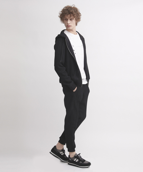 5351 POUR LES HOMMES(ゴーサンゴーイチプールオム)の「セットアップ対応 プリーツブルーゼトラックパーカー(パーカー・メンズ・ブラック・44/46/48/50)」の6枚目の写真