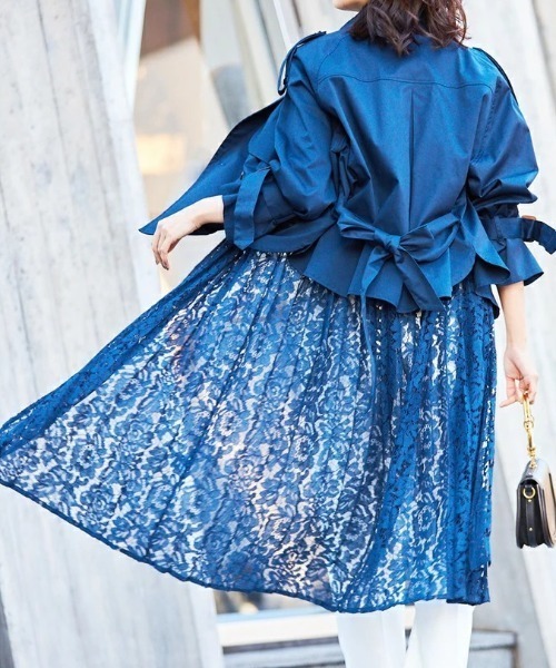 &. NOSTALGIA（アンドドットノスタルジア）の「3WAYレースプリーツショートトレンチコート（トレンチコート・レディース・ベージュ/ネイビー/オフホワイト・M）」の3枚目の写真