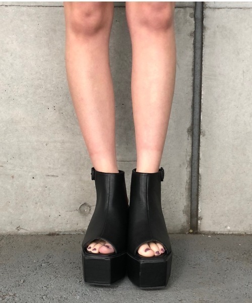 ENVYM（アンビー）の「オープントゥーブーティー（ブーツ・レディース・ブラック/ベージュ・22.5㎝/23.5㎝/24.5㎝）」の3枚目の写真