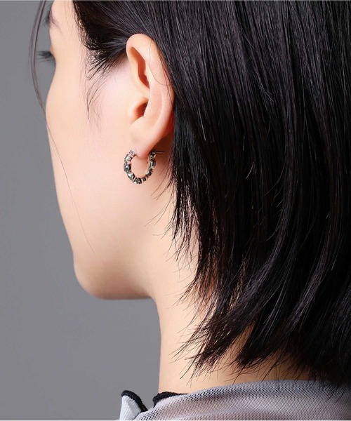 LH T.H.R LEO シャープフープピアス/ブラックジルコニア/左耳用 LH T.H.R LEO シャープフープピアス/ブラックジルコニア/左耳用